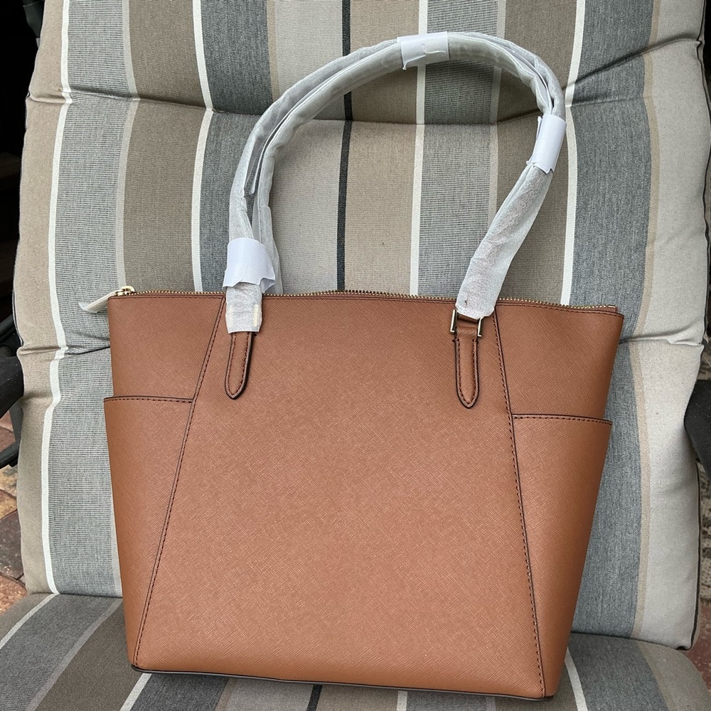 Michael Kors Charlotte Large Leather Top-Zip Tote Bag - Picture 2 of 16